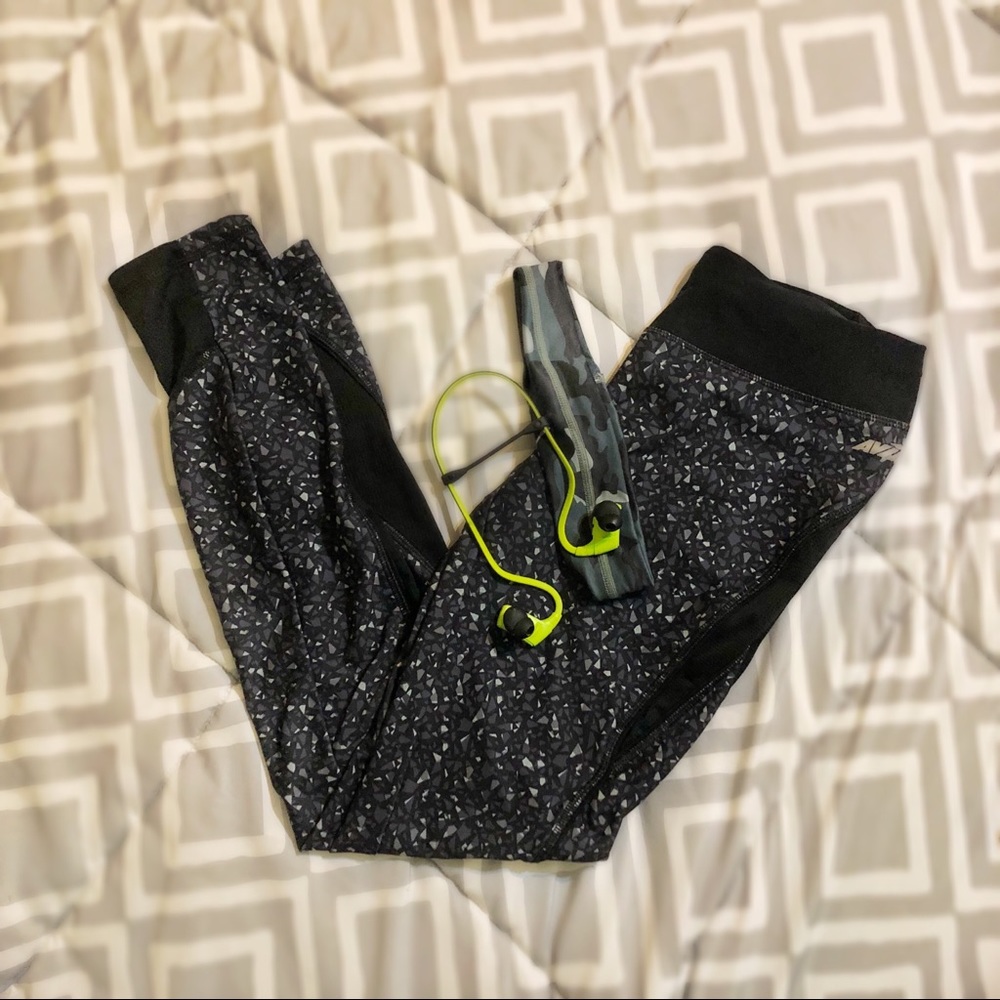 🌿5 for $25} Black & White Diamond Print Leggings